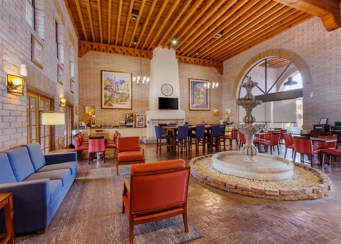 Comfort Suites Tucson Near Sabino Canyon